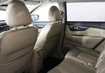 Подержанный автомобиль Nissan X-Trail 2016 года (8 фото)