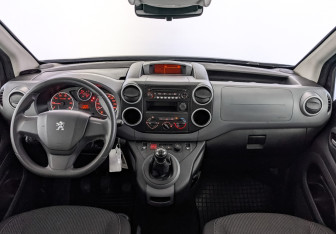 Подержанный автомобиль Peugeot Partner 2021 года (14 фото)