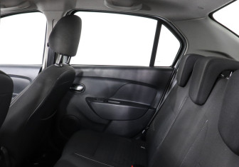 Подержанный автомобиль Renault Logan Sedan 2019 года (10 фото)