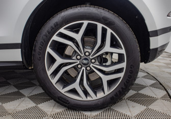 Подержанный автомобиль Land Rover Range Rover Evoque 2025 года (19 фото)