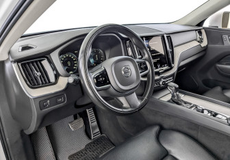 Подержанный автомобиль Volvo XC60 2020 года (16 фото)