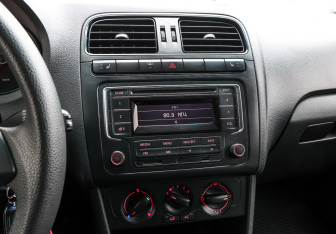 Подержанный автомобиль Volkswagen Polo Sedan 2013 года (17 фото)