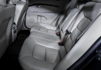 Подержанный автомобиль Volvo S80 2012 года (10 фото)