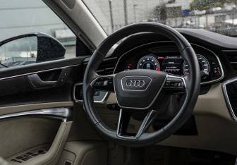 Подержанный автомобиль Audi A7 2021 года (12 фото)
