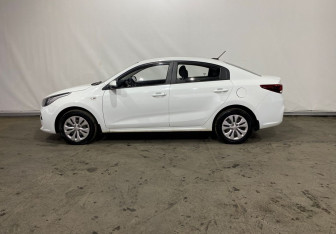 Подержанный автомобиль Kia Rio Sedan 2017 года (8 фото)