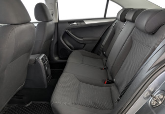 Подержанный автомобиль Volkswagen Jetta Sedan 2012 года (18 фото)