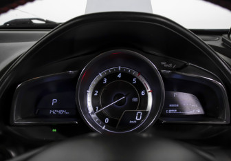 Подержанный автомобиль Mazda CX-3 2015 года (11 фото)