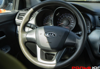 Подержанный автомобиль Kia Rio Sedan 2012 года (11 фото)