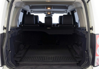 Подержанный автомобиль Land Rover Discovery 2015 года (10 фото)