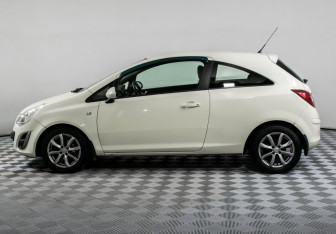 Подержанный автомобиль Opel Corsa 2011 года (8 фото)