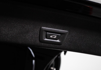 Подержанный автомобиль BMW X4 2017 года (21 фото)