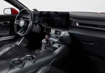 Подержанный автомобиль Ford Mustang Coupe 2024 года (9 фото)