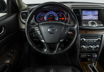 Подержанный автомобиль Nissan Teana 2011 года (10 фото)