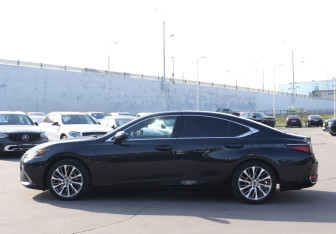 Подержанный автомобиль Lexus ES 2020 года (8 фото)