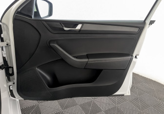 Подержанный автомобиль Skoda Rapid Liftback 2022 года (24 фото)