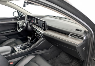 Подержанный автомобиль Kia K5 2020 года (11 фото)