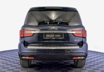 Подержанный автомобиль Infiniti QX80 2019 года (6 фото)