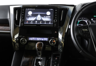 Подержанный автомобиль Toyota Alphard 2018 года (14 фото)