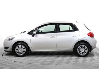 Подержанный автомобиль Toyota Auris Hatchback 2007 года (8 фото)