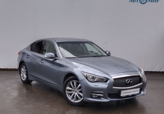 Подержанный автомобиль Infiniti Q50 2015 года (3 фото)