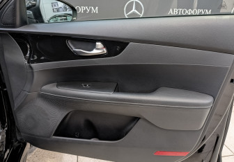 Подержанный автомобиль Kia Cerato Sedan 2022 года (24 фото)