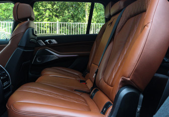 Подержанный автомобиль BMW X7 2020 года (11 фото)