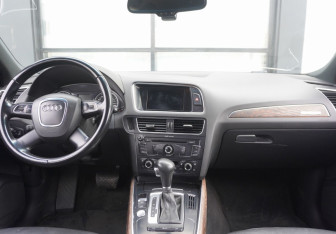 Подержанный автомобиль Audi Q5 2012 года (12 фото)