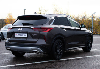 Подержанный автомобиль Infiniti QX50 2018 года (5 фото)