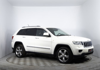 Подержанный автомобиль Jeep Grand Cherokee 2012 года (3 фото)