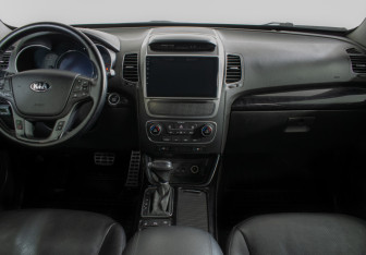 Подержанный автомобиль Kia Sorento 2013 года (11 фото)