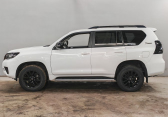 Подержанный автомобиль Toyota Land Cruiser Prado 2021 года (8 фото)