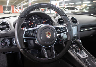 Подержанный автомобиль Porsche Cayman 2020 года (14 фото)