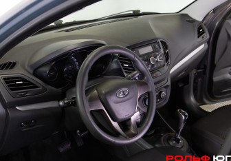 Подержанный автомобиль LADA (ВАЗ) Vesta Sedan 2017 года (10 фото)