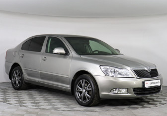 Подержанный автомобиль Skoda Octavia Liftback 2009 года (3 фото)
