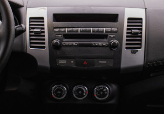 Подержанный автомобиль Mitsubishi Outlander 2010 года (14 фото)