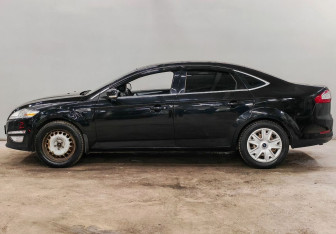 Подержанный автомобиль Ford Mondeo Sedan 2013 года (8 фото)