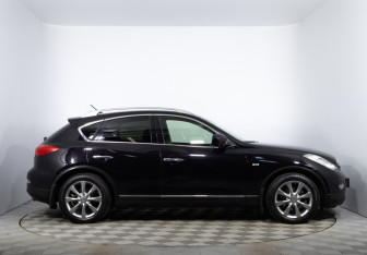 Подержанный автомобиль Infiniti EX 2011 года (4 фото)