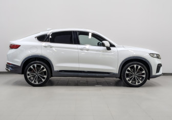 Подержанный автомобиль Geely Tugella 2023 года (4 фото)