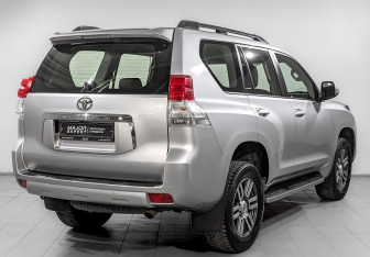Подержанный автомобиль Toyota Land Cruiser Prado 2013 года (5 фото)