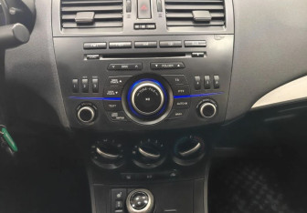 Подержанный автомобиль Mazda 3 Sedan 2012 года (10 фото)