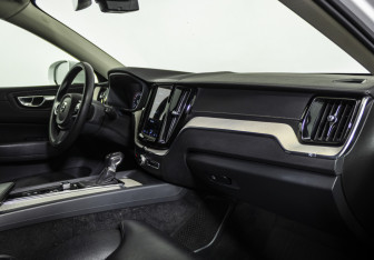 Подержанный автомобиль Volvo XC60 2020 года (14 фото)