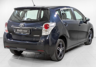 Подержанный автомобиль Toyota Verso 2014 года (5 фото)