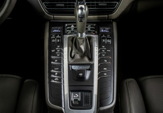 Подержанный автомобиль Porsche Macan 2020 года (16 фото)