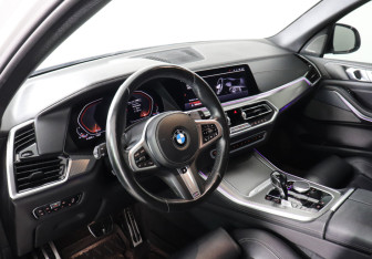 Подержанный автомобиль BMW X5 2019 года (12 фото)