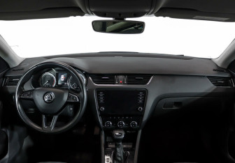 Подержанный автомобиль Skoda Octavia Liftback 2017 года (6 фото)