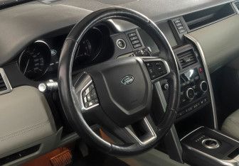 Подержанный автомобиль Land Rover Discovery Sport 2015 года (12 фото)