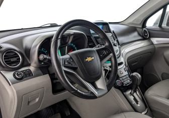 Подержанный автомобиль Chevrolet Orlando 2012 года (15 фото)