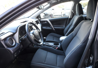 Подержанный автомобиль Toyota RAV4 2015 года (15 фото)