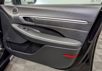 Подержанный автомобиль Hyundai Sonata 2022 года (25 фото)