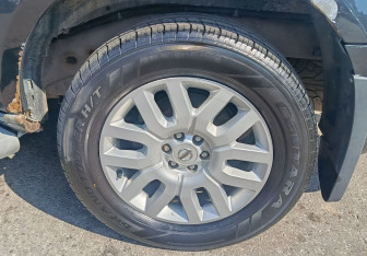 Подержанный автомобиль Nissan Pathfinder 2010 года (14 фото)
